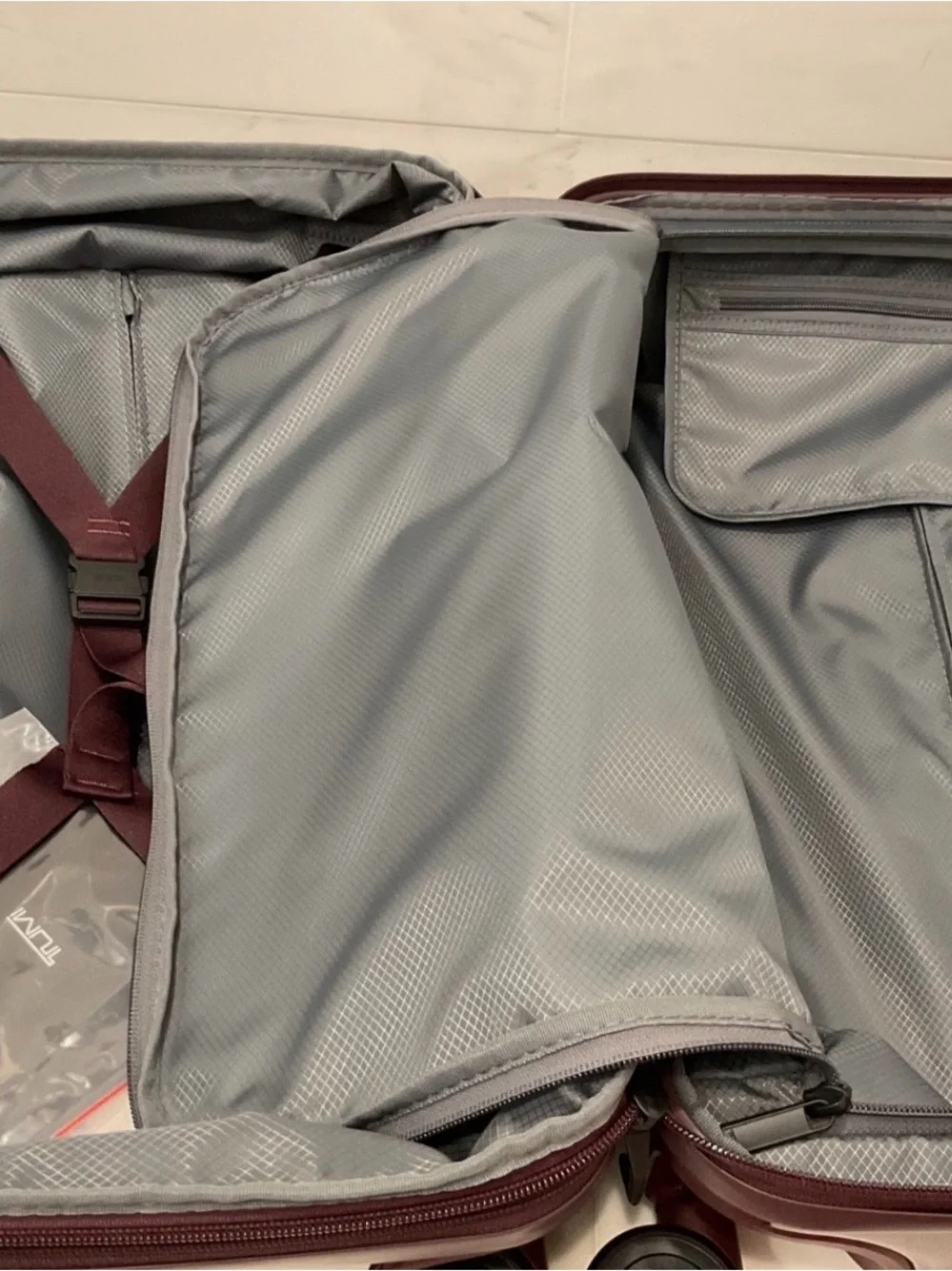 NEW Tumi 19 Degree INTERNATIONAL 4 Wheel Packing Suit Case - WINE❗️